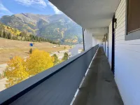 3 min Walk to Slopes, Great Views, Shared Hot Tub