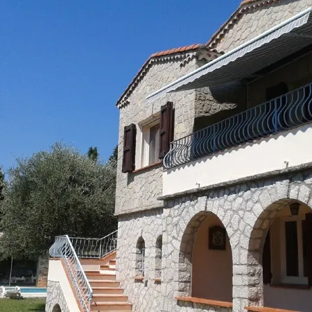 Beautiful Provencal Stone Villa with Large Pool and Pool House Отели рядом с достопримечательностью «Museum of Art and History of Provence»