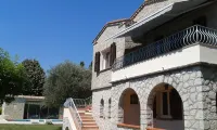 Beautiful Provencal Stone Villa with Large Pool and Pool House