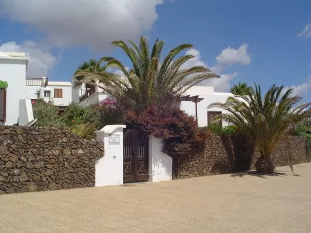 Super Apartment. Fantastic Private Complex Directly by the Sea/Pool/Glass Fibre Internet