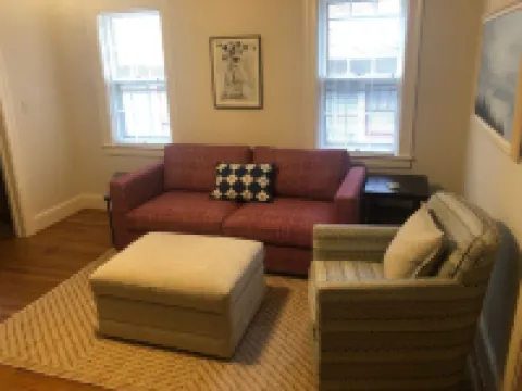 Quiet, home-style stay in historic Washington Park neighborhood.