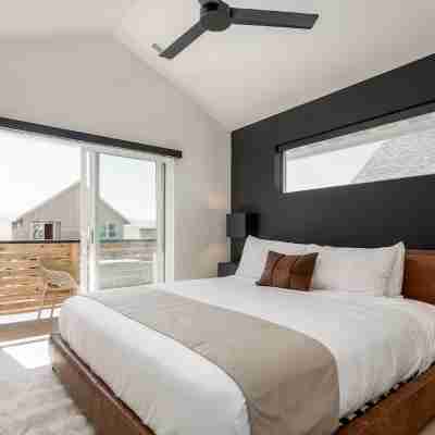 Luxury Stand Alone Condo, Minutes from Downtown Bozeman, Garage & Outdoor Patio Rooms