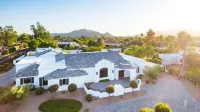Paradise Valley Retreat - Pool, Spa, Pizza Oven & Stunning Mountain Views
