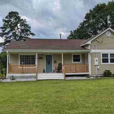 Spacious Family Home with Outdoor Space. One mile to downtown Hotel Exterior