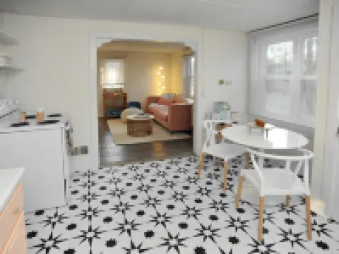 Peach by the Beach! 1 Bdrm Apt close to downtown Hotels in New Buffalo