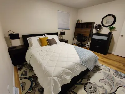 Lively 2 BR w/AC Near Hospitals And Fraze Pavilion Hotels near American Freight - Appliance, Furniture, Mattress