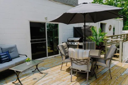 Lake Front Rustic Suite Rental