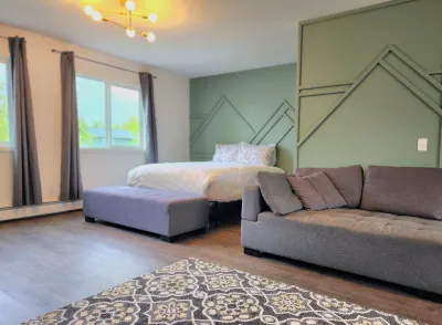 Denali Double House- 3 bedroom by airport and lakes! Hotels near Cabela's