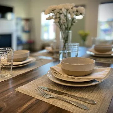 Cozy Nautical Cottage ~  2Bd/ Sleeps 6 / 1 Mi to Lake/ Free Shuttle / Video Tour