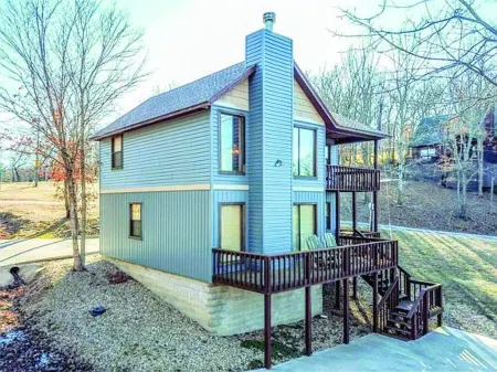 Year-around Lake Views, 1 mile to Ramp                 .