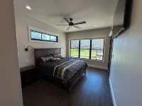 New Lake Paradise! 4 bdrm 3.5 ba house w/ lift, deck, grill, sauna, smart, media
