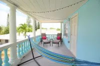 Top SkyBlue Cottage Near Downtown and Beach