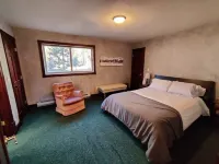 Spacious Mountain Home with Hot Tub on 10 Acres, Nearby Skiing