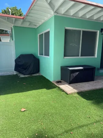 Beach House East of A1A- 3 Bedroom 3 Houses from Beach Отели рядом с достопримечательностью «Залив Бойнтон Бич»