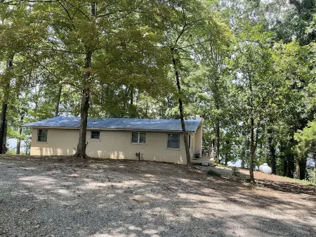 Weiss Lake Rustic Cabin on the water, new flooring!