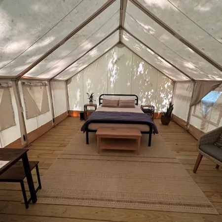 Valley Overlook, in heart of Cuyahoga Valley National Park - Glamping Tent S1