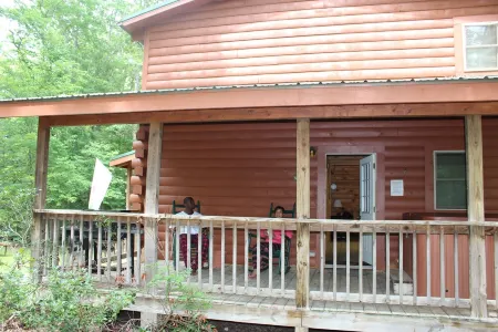 Surprise 2 Bedroom Cabin sleeps up to 8!