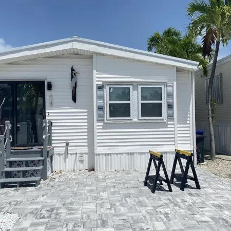 20 MINUTES TO KEY WEST , BOATERS PARADISE