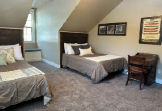 Luxury vacation home on 5 acres, 6BR, 4 BA Hotels in Parks