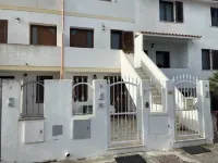 BABY HOUSE - bilo with separate courtyard/apartment with private area<br>IUN P5263 Hotel a Calasetta