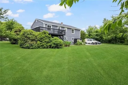 10-min walk to SK Town Beach/4 bed 2-bath home in Blackberry Hills neighborhood