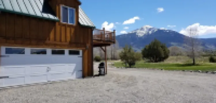 MT Yellowstone River Retreat, by Chico Hot SpringsCabin 1 bedroom 1 bathroom Hotels in Pray