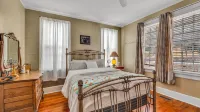 102 year old historic home in quiet park district comfy and quiet