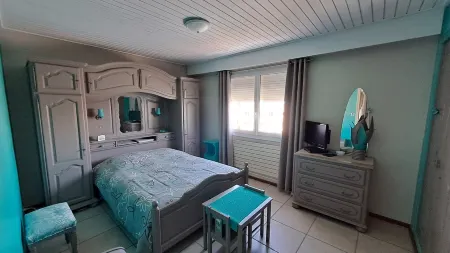 Saint Gilles Croix de Vie facing the sea (l'Adon