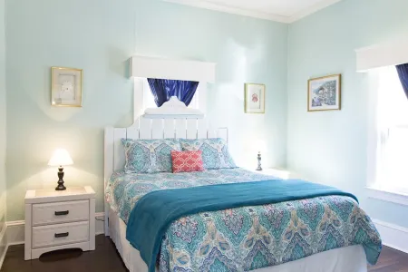 Bradley Cottage in the heart of "Mayberry"