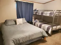 Family Lake Getaway/Fisherman's Paradise with private boat ramp