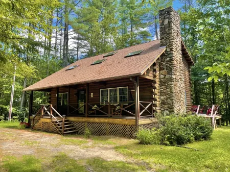 Log Cabin 1.6 Miles from Newfound Lake! Pet Friendly! Sleeps up to 10