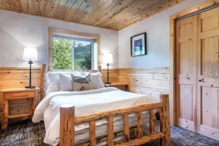 Peaceful chalet, 30 min to Glacier NP, views of Flathead Valley, Heaven on Earth