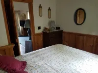 Treehouse type cottage in private location - Pet friendly!