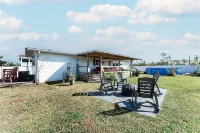 Adorable Cottage with Pool Minutes from Beach!