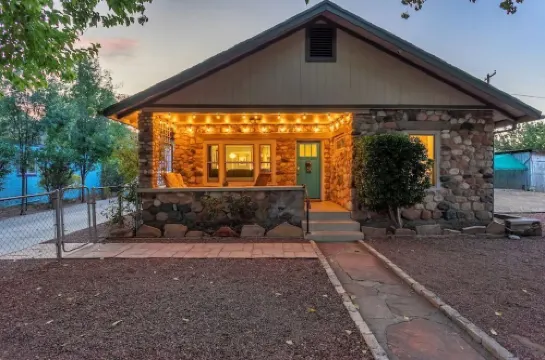 Historic Stone Cottage near Sedona/Jerome