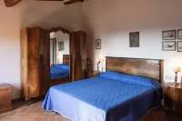 Farmhouse in the greenery of the Tuscany countryside with private pool and view