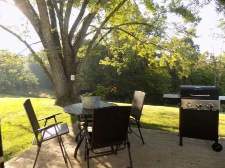 Peace at Pine Run in Hocking Hills: 13 Acres, Hot Tub, & Disc Golf!