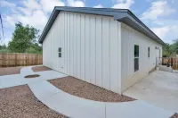 3 Bd-3BATH-Parking 4 cars + -Sleeps 10 - Horseshoe Bay -Marble Falls- Game Room!