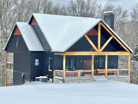 NEW at PATOKA lake! Big HOT TUB close to ramp POOL TABLE with3 MASTER bedrooms!