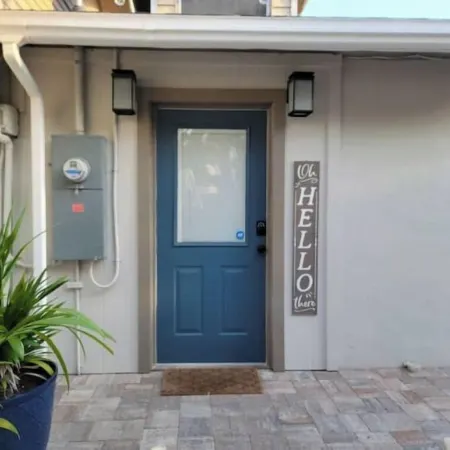 Cocoa Village Hideaway - 1 Bedroom/1 Bath Walk to Riverfront and Restaurants