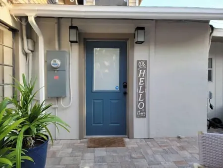 Cocoa Village Hideaway - 1 Bedroom/1 Bath Walk to Riverfront and Restaurants