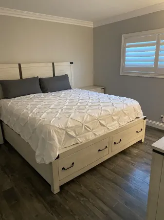 Walk to Beach & Harbor 2 - Lantern District