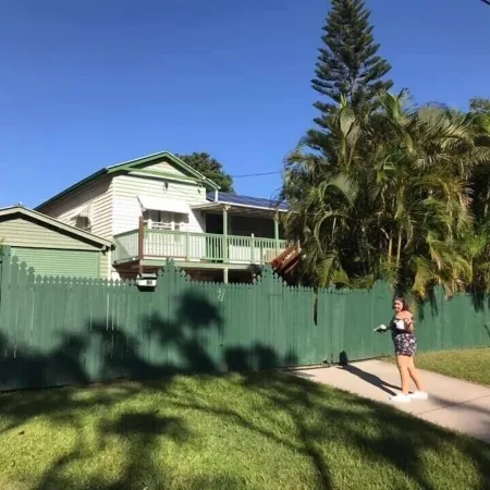 Family Home - Pets welcome . 15km to Australia Zoo, 20km to amazing beaches. Отели в г. Малени