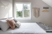 Mt Rainier Retreat-Views, Hot tub, EV, Heated deck