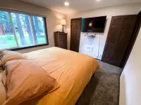 Spacious Updated 4BR Condo Next To Shuttle Stop! Hotels near The Village at Mammoth Gondola Station - Canyon Lodge (Winter Only)