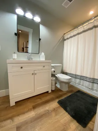 Premium Accommodations for up to 6 people in the heart of Downtown Greensburg