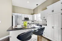 Clean and Chic Home In Overland Park