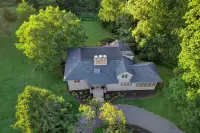 Beautiful Home with Mountain and River Views. Hotel a 