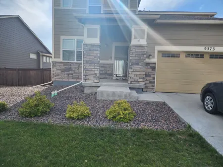 Whole house with two garage with full kitchen, spacious and nice view on patio.