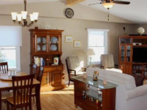 * On the Wine Trail * Near Giant City & Shawnee Forest! * Wi-Fi * Hotels in Union County